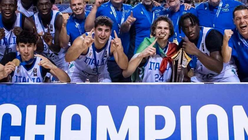 La festa dell'U20, <strong>Stefano Trucchetti</strong> è il secondo da sinistra in basso