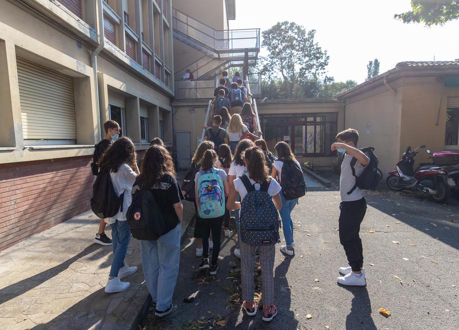 Ferrara, salta una prima al liceo Roiti: due “classi pollaio” da 34 unità