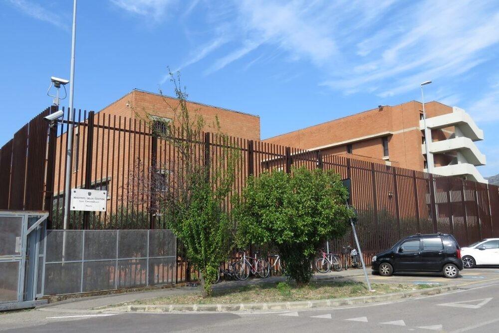La droga continua a entrare nel carcere di Prato