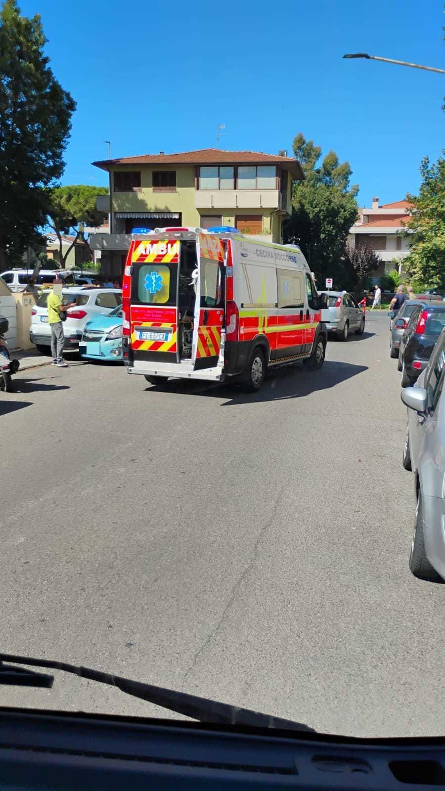 Cecina, scontro tra auto all’incrocio: due feriti
