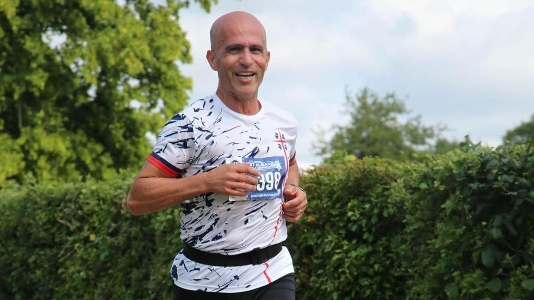 Da Golfo Aranci fino a Berchidda: «65 chilometri di corsa in solitaria per solidarietà»