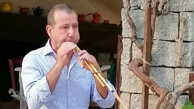 La storia di Giovanni Franco Meloni: a 65 anni si diploma al conservatorio con le launeddas