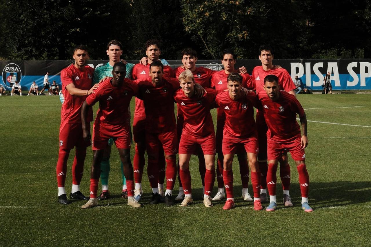 
	Il Pisa sceso in campo contro il Bra (foto Pisa Sporting Club)

