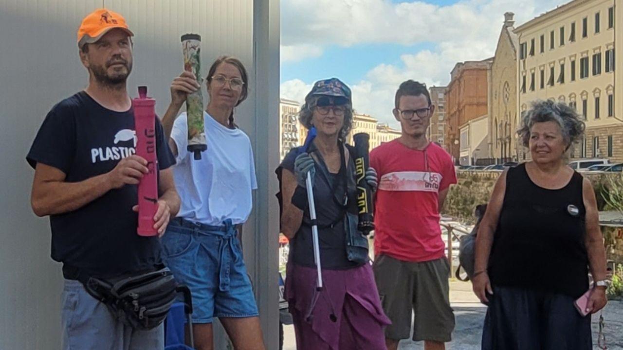 Livorno, piazza Cavour è più pulita grazie a Mr Green e ai cittadini-volontari