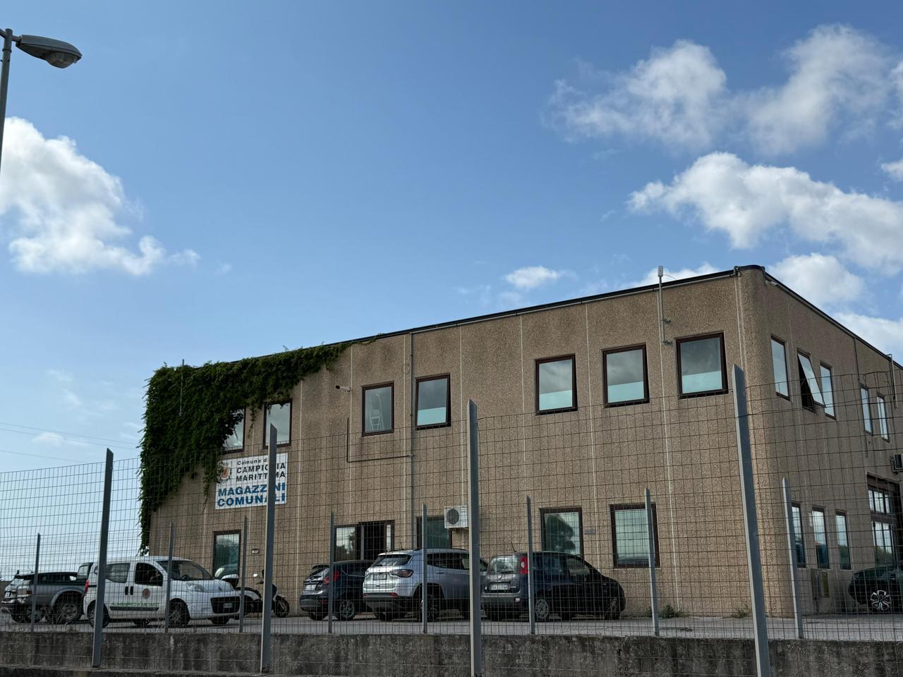 Furto nella notte al magazzino comunale, rubato un furgone e attrezzi da lavoro