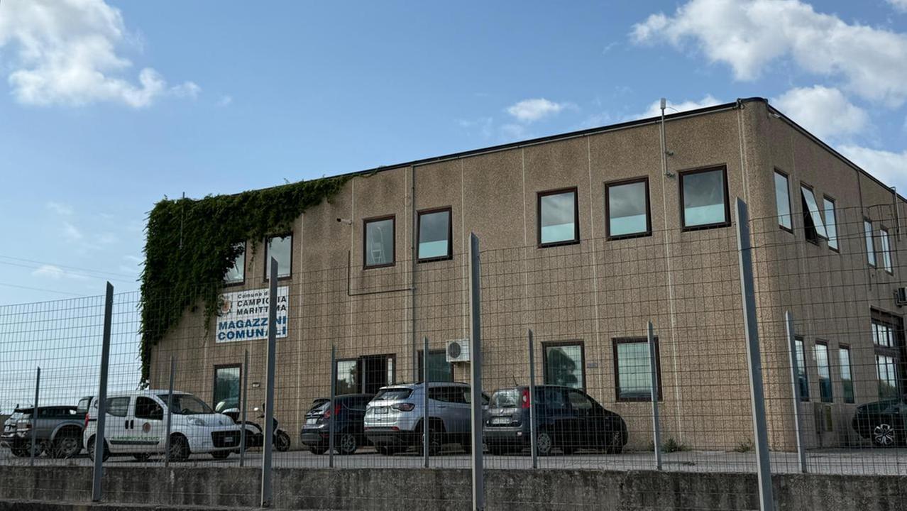 Furto nella notte al magazzino comunale, rubato un furgone e attrezzi da lavoro