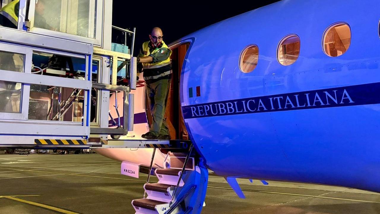 Neonata gravissima trasportata d’urgenza a Roma: in volo il Falcon 900 per salvarle la vita