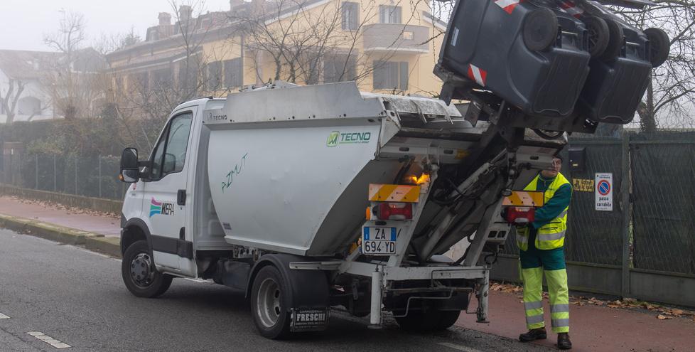Ferrara, la gara d’appalto per i rifiuti è certa: bocciata l’idea gestione diretta