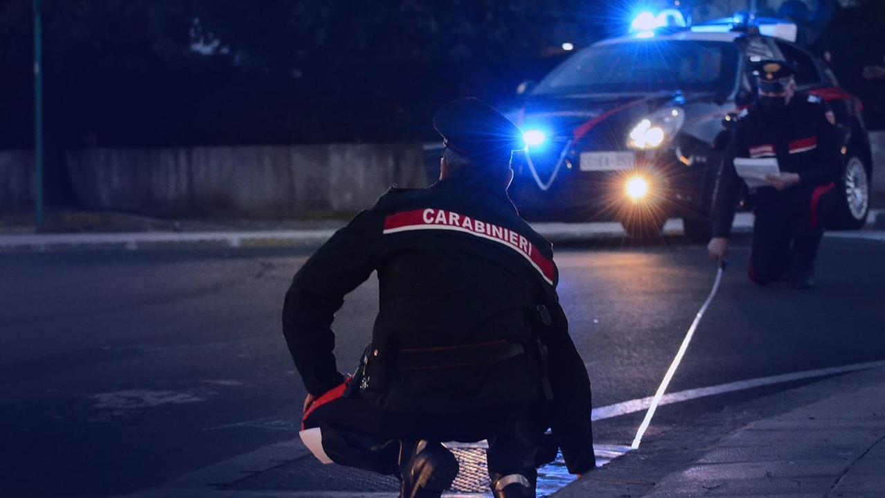 Perde il controllo della moto e sbatte contro un palo: morto un 41enne