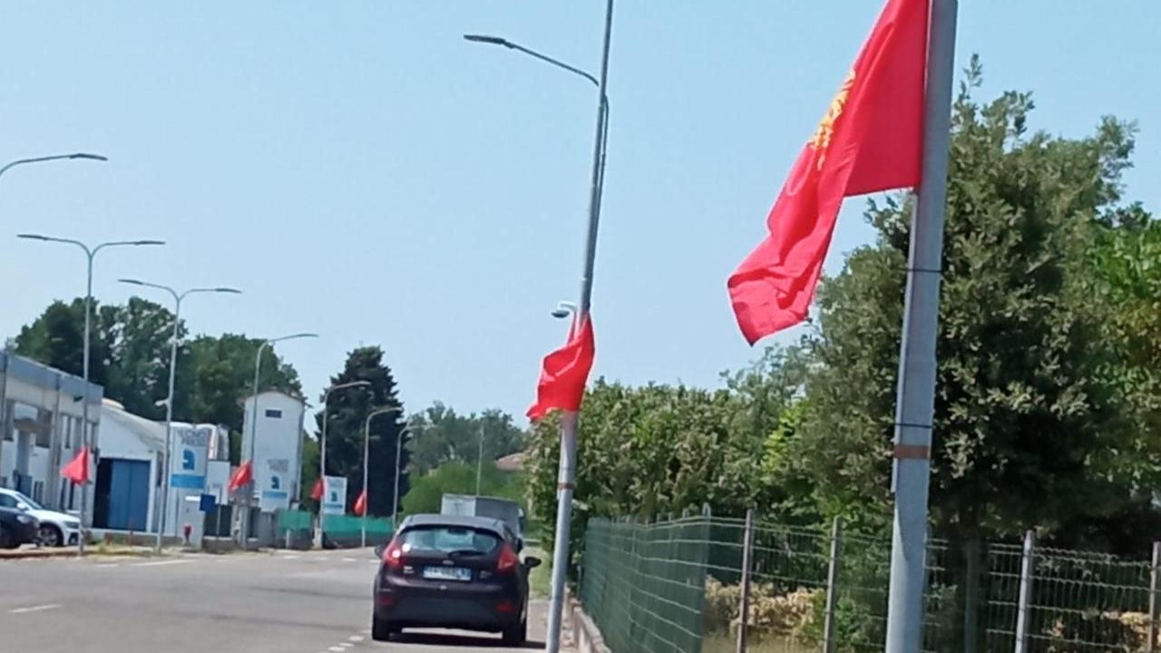 Gli operai scioperano un’ora e l’ad della Sag Tubi si dimette