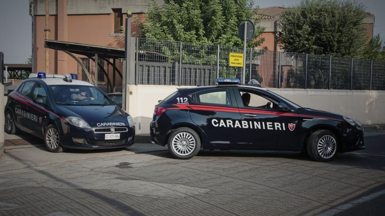 Insegue l’ex compagno con l’auto e lo minaccia di morte: arrestata una donna