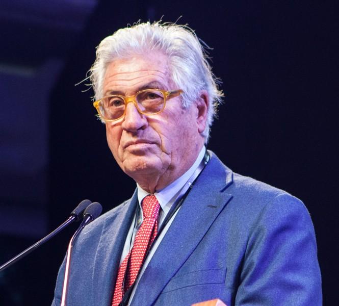 Il disegnatore di auto Giorgetto Giugiaro si ribalta col fuoristrada nei tornanti di Abbiadori