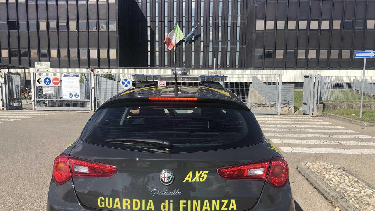 Piastrelle cinesi nel distretto, ma non c’era nulla in regola: scoperta frode da 15 milioni