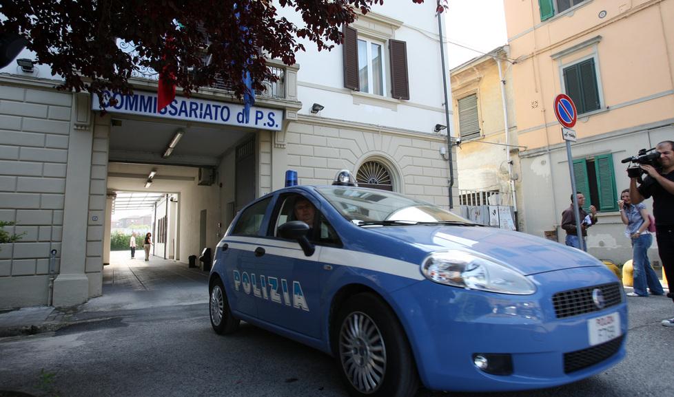 
	L&rsquo;esterno del commissariato a Pontedera in piazza Trieste

