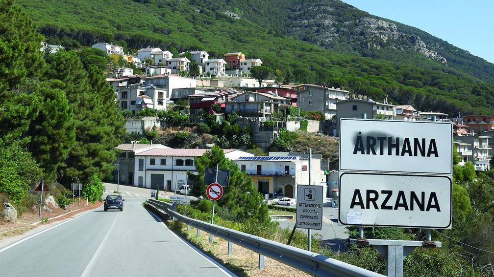 Arzana è sotto shock: «Lasciateci in pace, lui è morto o lontano»