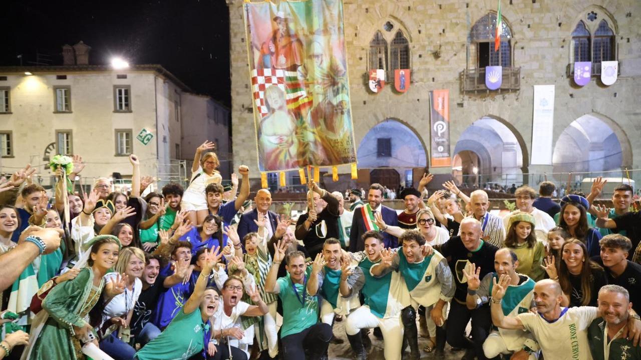 La festa del Cervo Bianco per la vittoria della Giostra dell'Orso (foto Lorenzo Innocenti)