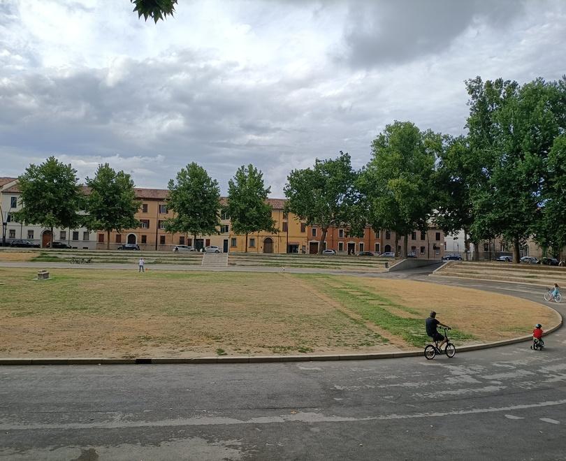 Ferrara, verde e arredi: «Eventuali danni vanno segnalati»