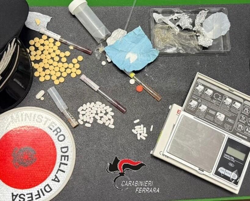 Migliarino, cento pasticche di Mdma confezionate mentre era ai domiciliari