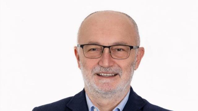 Sotto accusa perché cancella i commenti su Facebook, sindaco si difende: «Ci vuole rispetto»