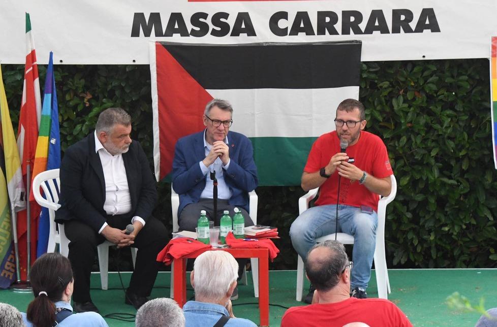Landini col direttore del Tirreno, Cristiano Marcacci, e il segretario provinciale Del Vecchio