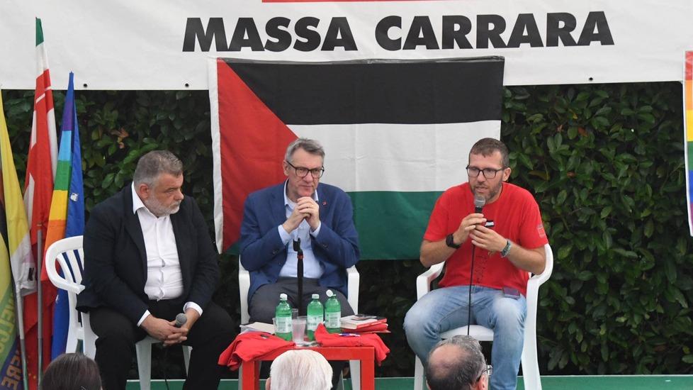 Landini col direttore del Tirreno, Cristiano Marcacci, e il segretario provinciale Del Vecchio