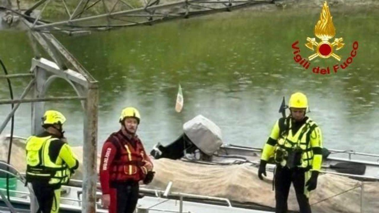 Le ricerche (foto <em>LaPresse</em>)