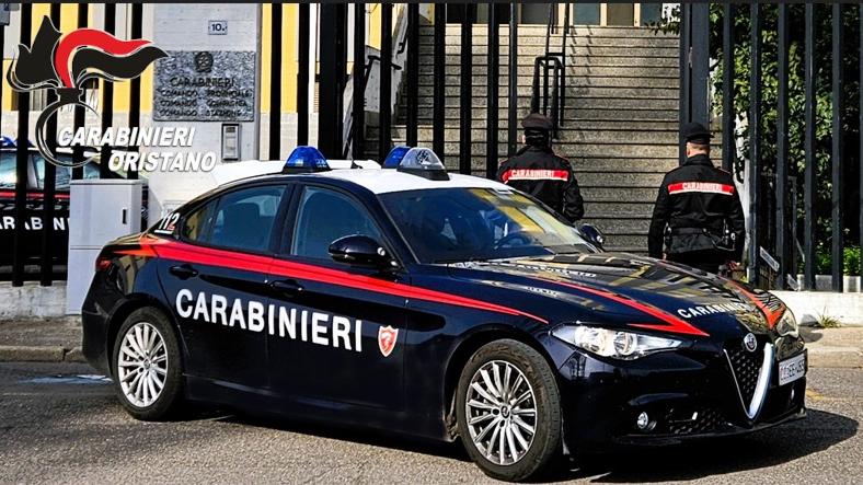 In casa 850 grammi di marijuana: cinque persone denunciate