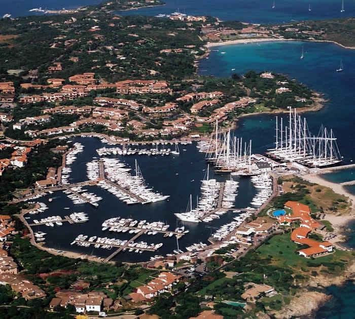 Una veduta aerea della darsena di Porto Rotondo