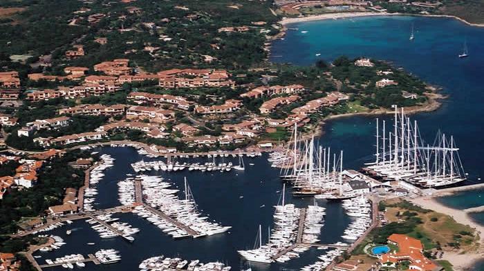 Una veduta aerea della darsena di Porto Rotondo