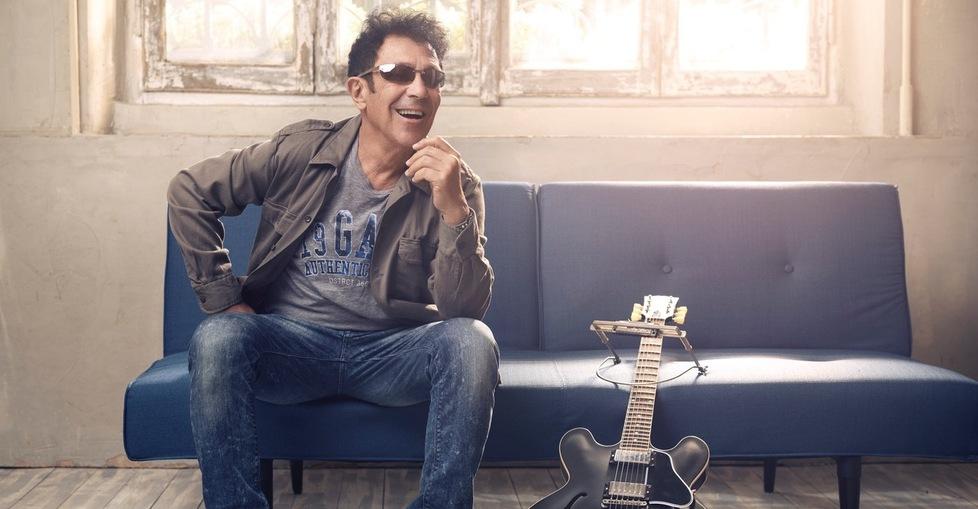 Edoardo Bennato: «Quanto mi manca De André. Sanremo? Sono napoletano e il mio santo è San Gennaro»