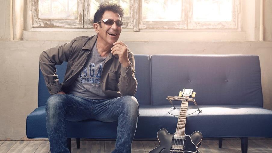 Edoardo Bennato: «Quanto mi manca De André. Sanremo? Sono napoletano e il mio santo è San Gennaro»