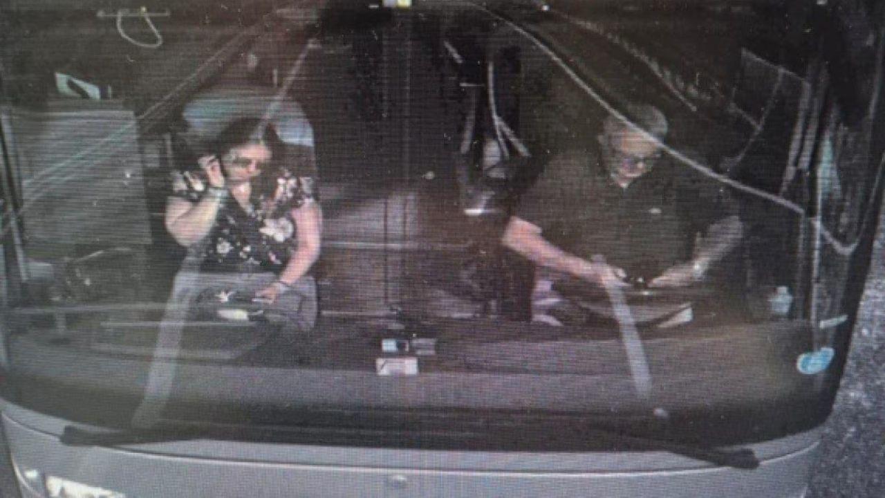 L'autista al cellulare prima dello schianto