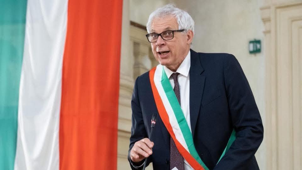 Il primo anno da sindaco di Marco Massari: «Lo sguardo è aperto al futuro». Ecco cosa ci ha detto su centro storico, polo della moda, Reggio Children e tanto altro