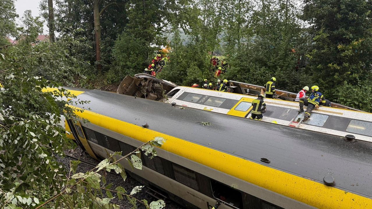 Il treno deragliato in Germania