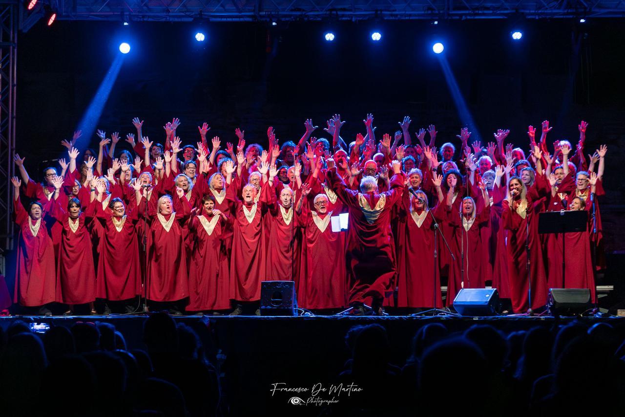 La carica dei 60 in Fortezza: a Livorno la notte dei Joyful Gospel Ensemble