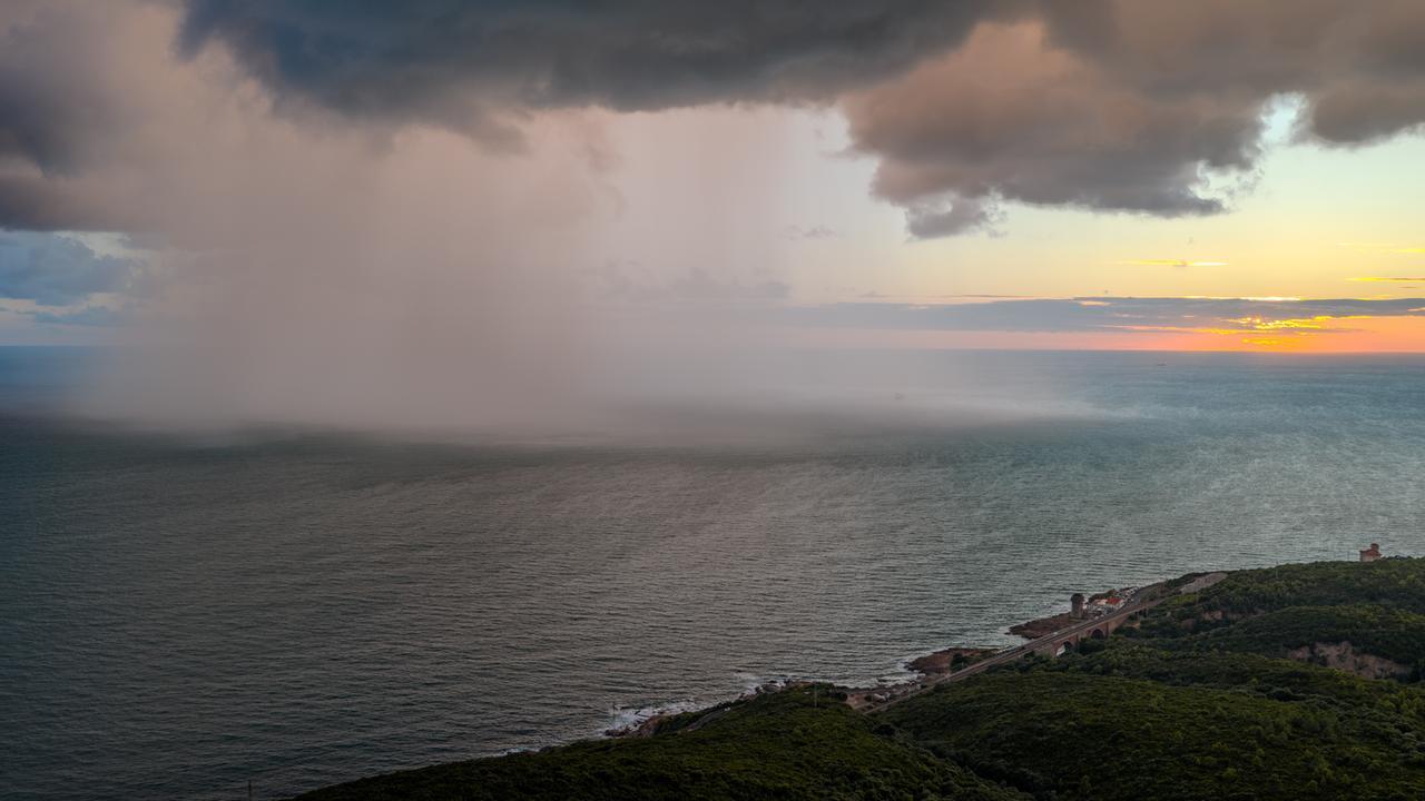 Livorno, Calafuria e il tramonto con burrasca improvvisa. Grazie a Marc Saylon