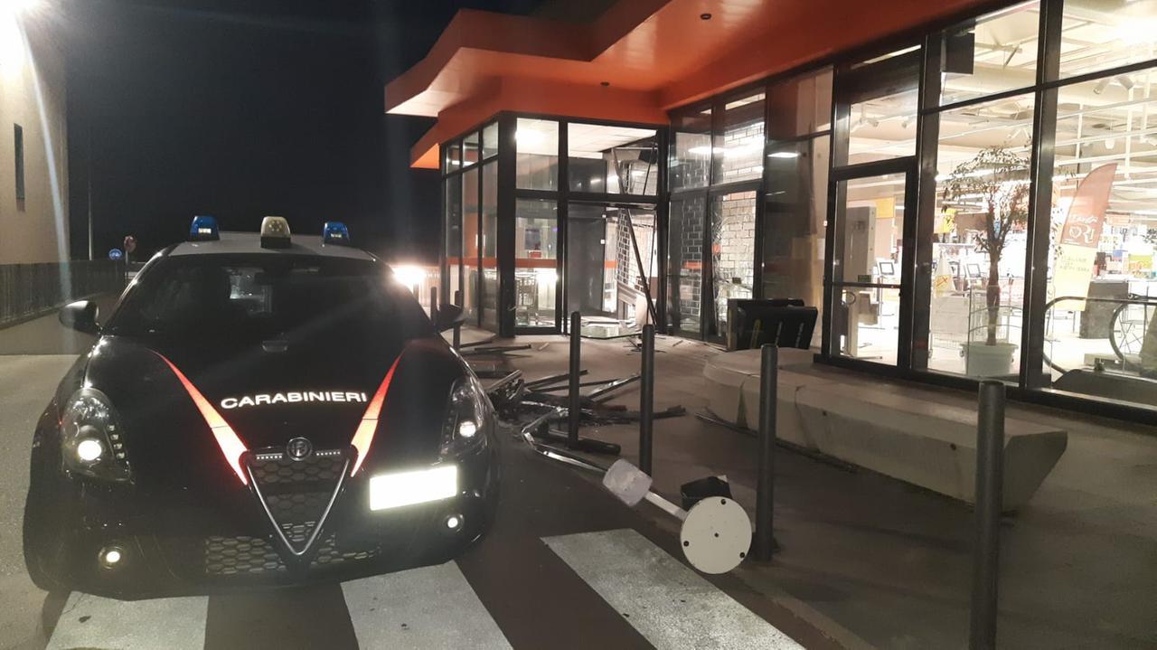 Gli effetti del colpo e i carabinieri di Cecina