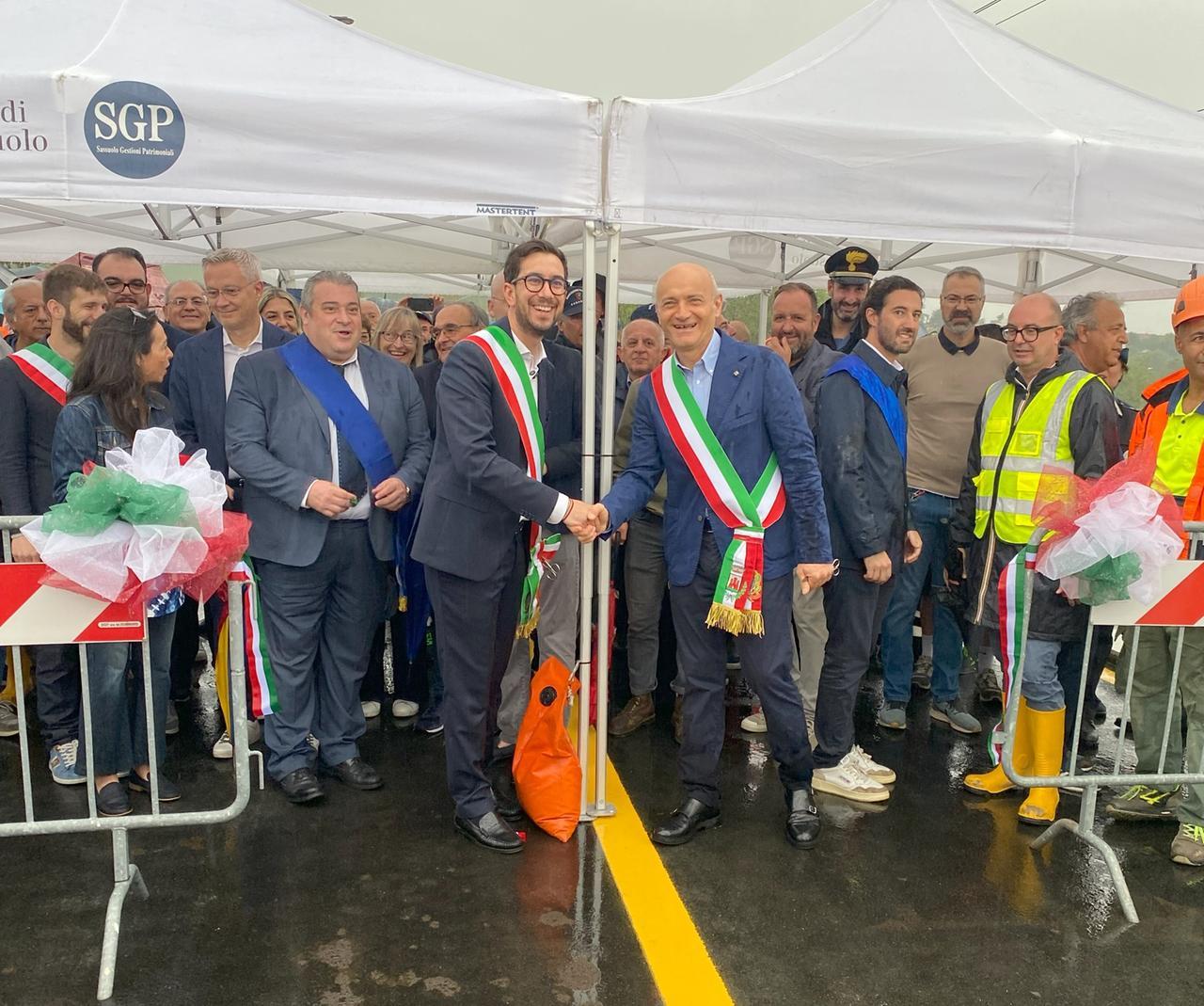 Ponte di Veggia riaperto a tempo di record: «Grazie agli operai che hanno lavorato giorno e notte»