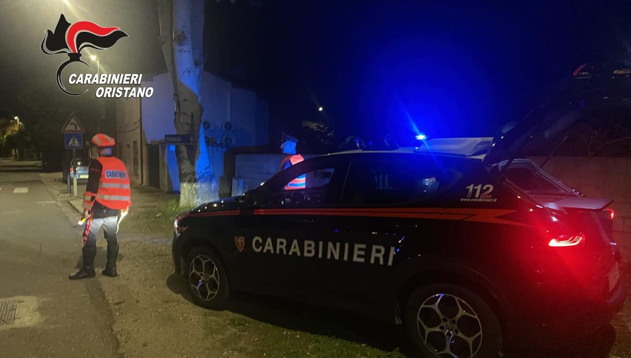 Ruba un bancomat e preleva i soldi per pagare un debito al supermercato: arrestato