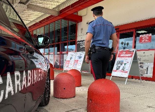 Tenta di rubare un depilatore, 38enne arrestato a Ferrara