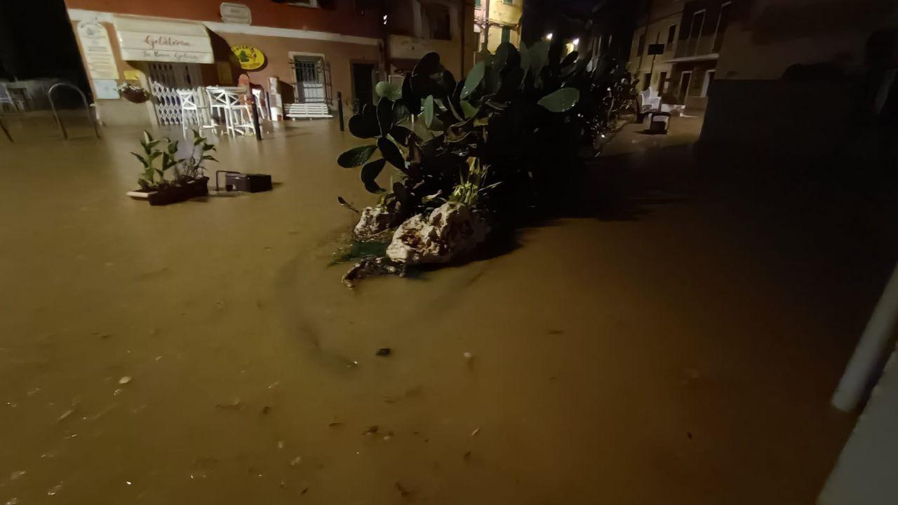 Un'immagine del violento temporale (foto da Facebook)