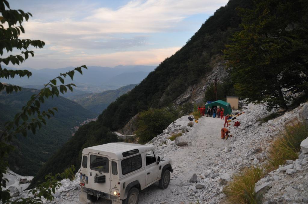 Allarme per un gruppo di escursionisti speleo rimasti nella Grotta dell’Abisso