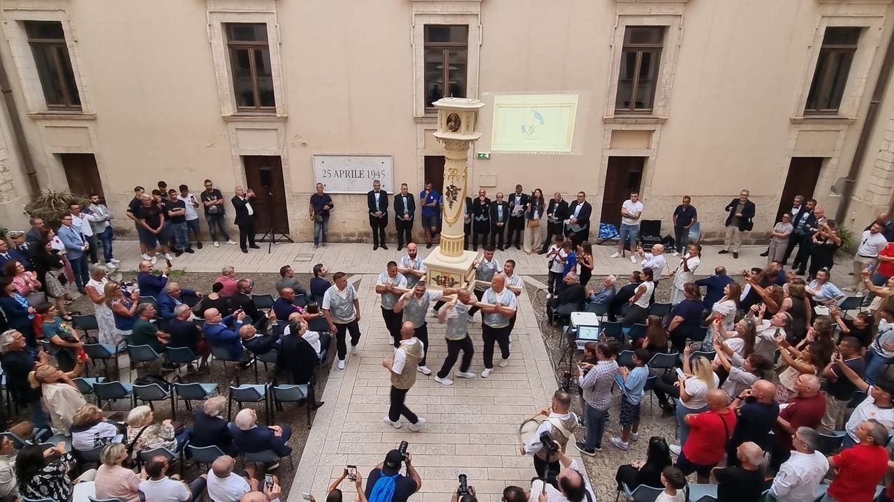 Falegnami gli antichi maestri d’ascia e il nuovo candeliere