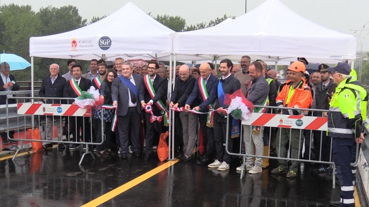 La cerimonia di riapertura di ponte Veggia