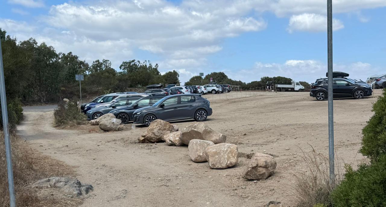 Spiaggia dell’Isuledda, si paga nel parcheggio privato fai da te