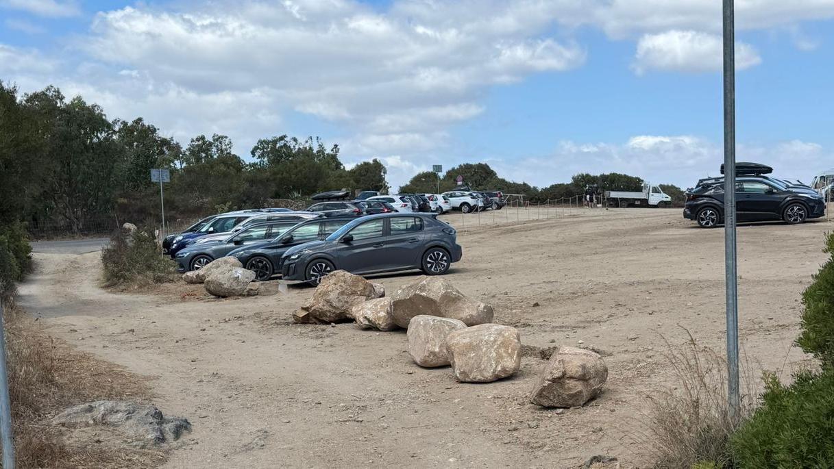 Spiaggia dell’Isuledda, si paga nel parcheggio privato fai da te