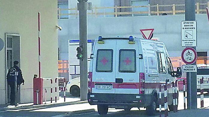 L'ingresso del pronto soccorso dell'ospedale Cisanello di Pisa (foto d'archivio Muzzi)