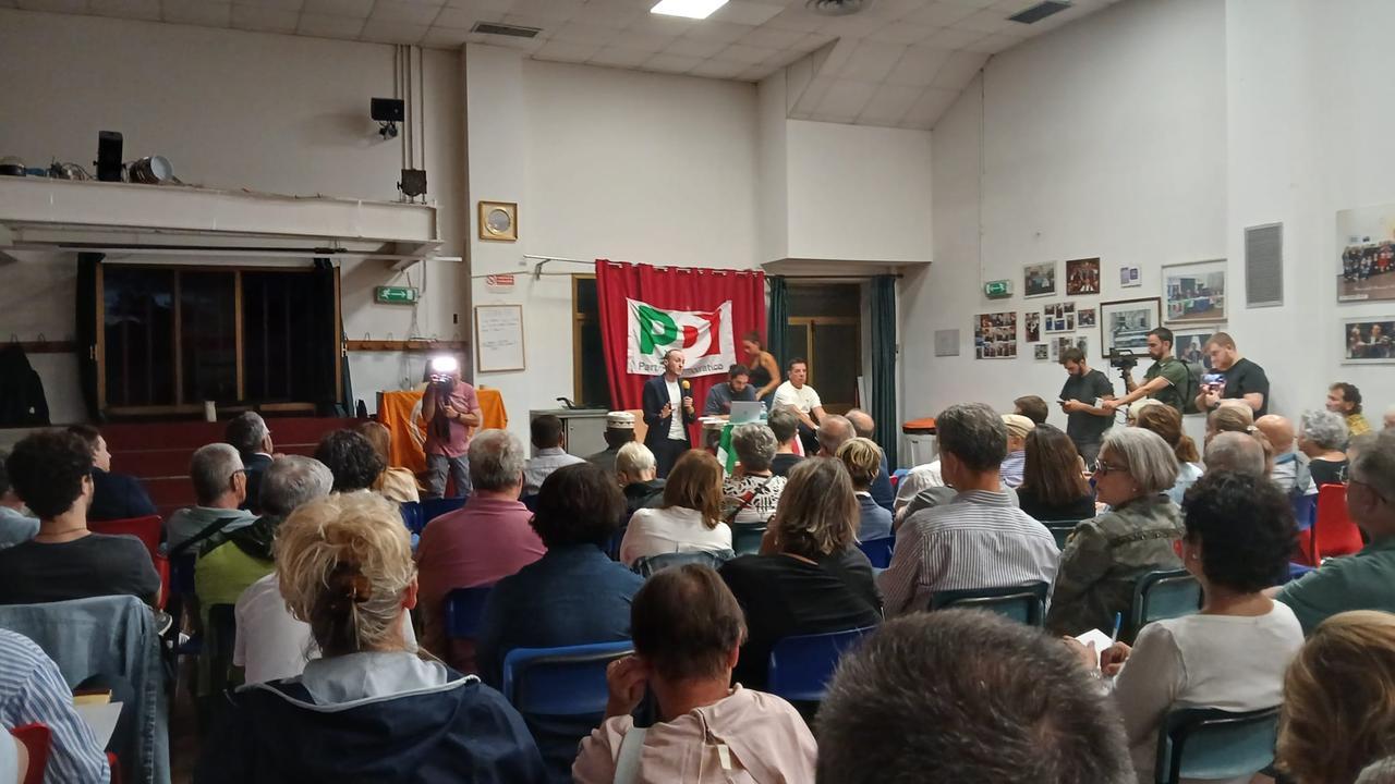 L'assemblea del Pd al circolo Arci di Galciana