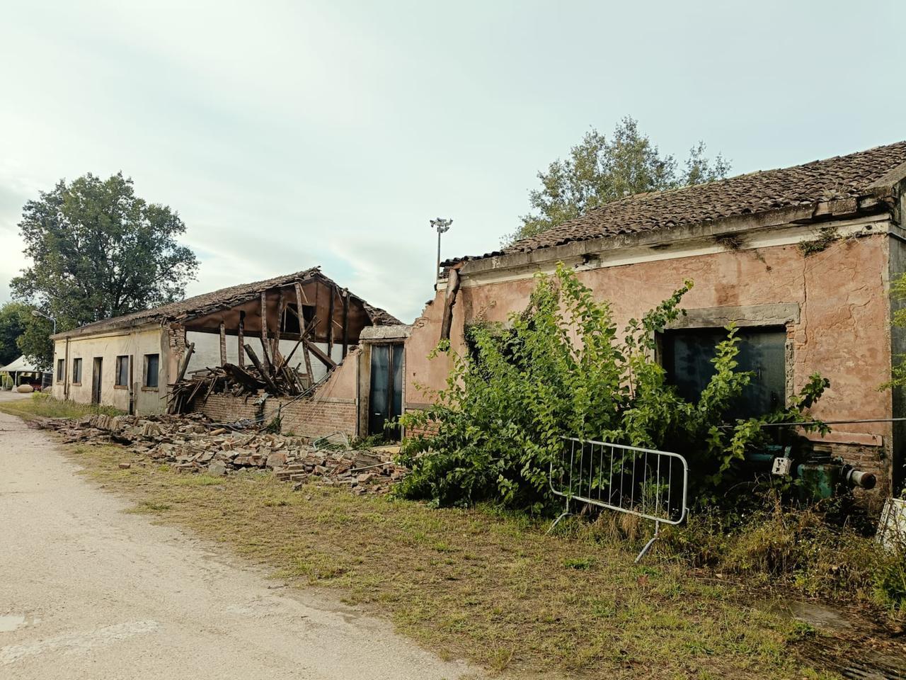 Comacchio, crollato il tetto dell’ex falegnameria della Manifattura dei Marinati