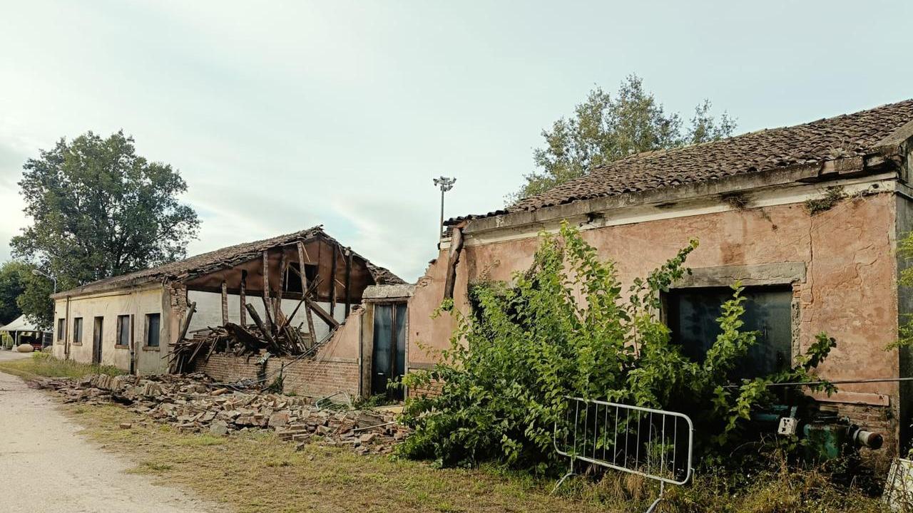 Comacchio, crollato il tetto dell’ex falegnameria della Manifattura dei Marinati